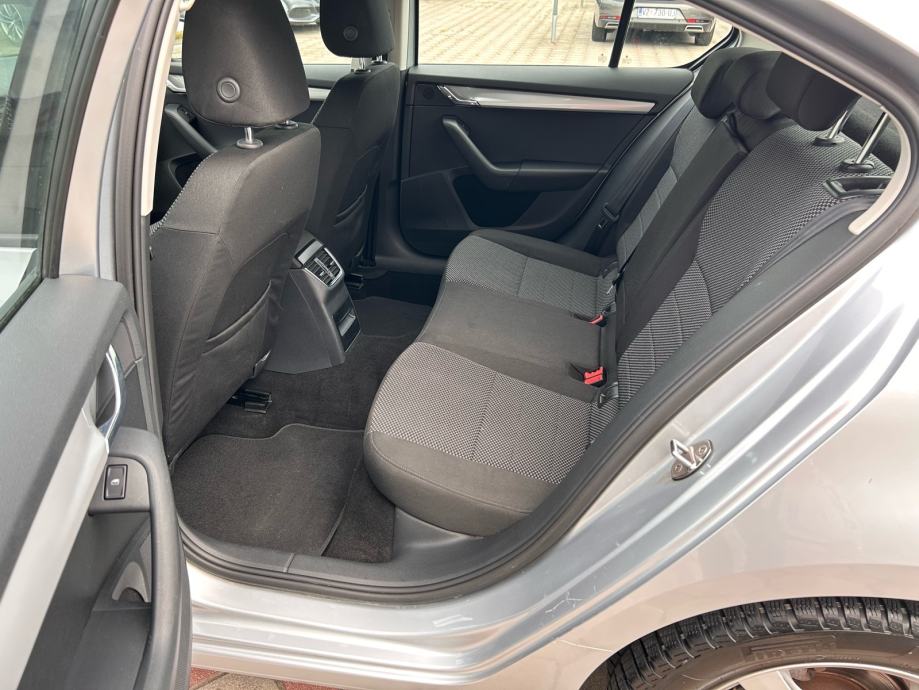 Škoda Octavia 2,0 TDI 2013.,NAVI, TEMP, PARK SENZ.,ALU, GRIJANA SJED.., fotografija 12