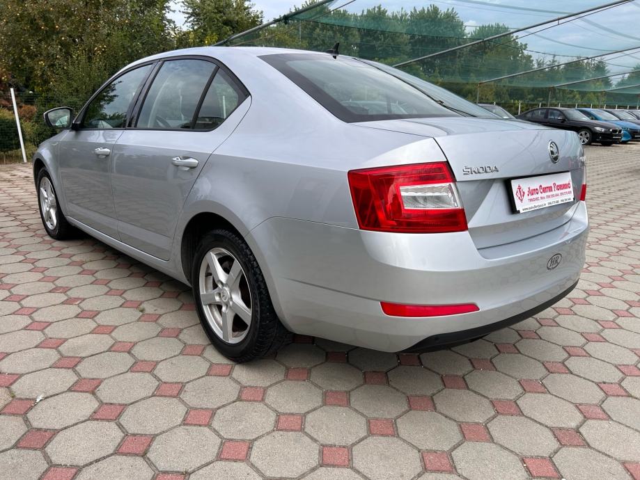 Škoda Octavia 2,0 TDI 2013.,NAVI, TEMP, PARK SENZ.,ALU, GRIJANA SJED.., fotografija 7