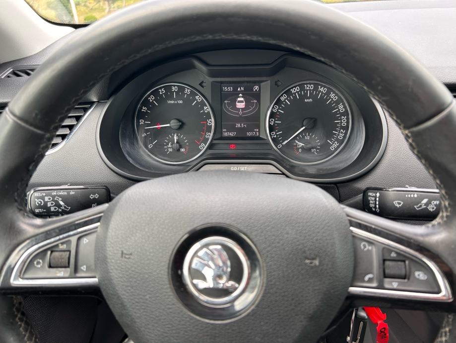 Škoda Octavia 2,0 TDI 2013.,NAVI, TEMP, PARK SENZ.,ALU, GRIJANA SJED.., fotografija 15