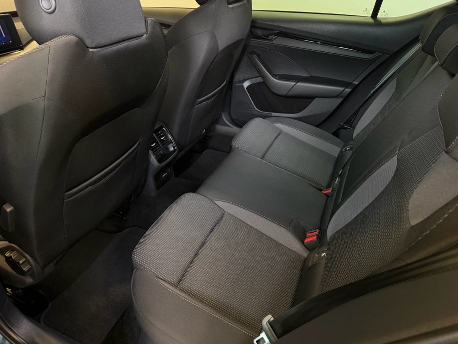 Škoda Octavia 2,0 TDI DSG,NAVIGACIJA,LED,KAMERA,JAMSTVO!, fotografija 14