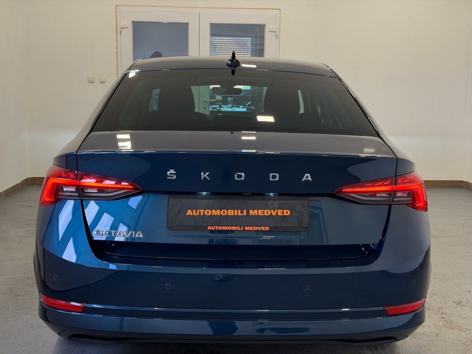 Škoda Octavia 2,0 TDI DSG,NAVIGACIJA,LED,KAMERA,JAMSTVO!, fotografija 7