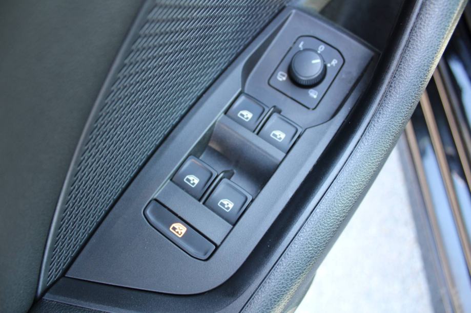 Škoda Octavia 2.0 TDi DSG Style 150ks *LED,NAVIGACIJA,KAMERA* - nije u, fotografija 17