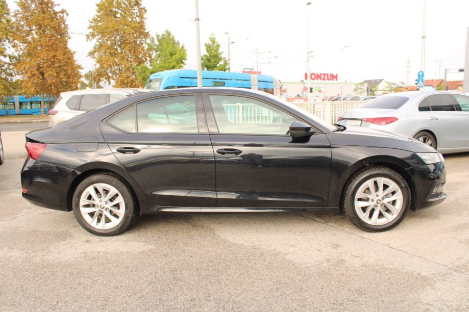 Škoda Octavia 2.0 TDi DSG Style 150ks *LED,NAVIGACIJA,KAMERA*, fotografija 4