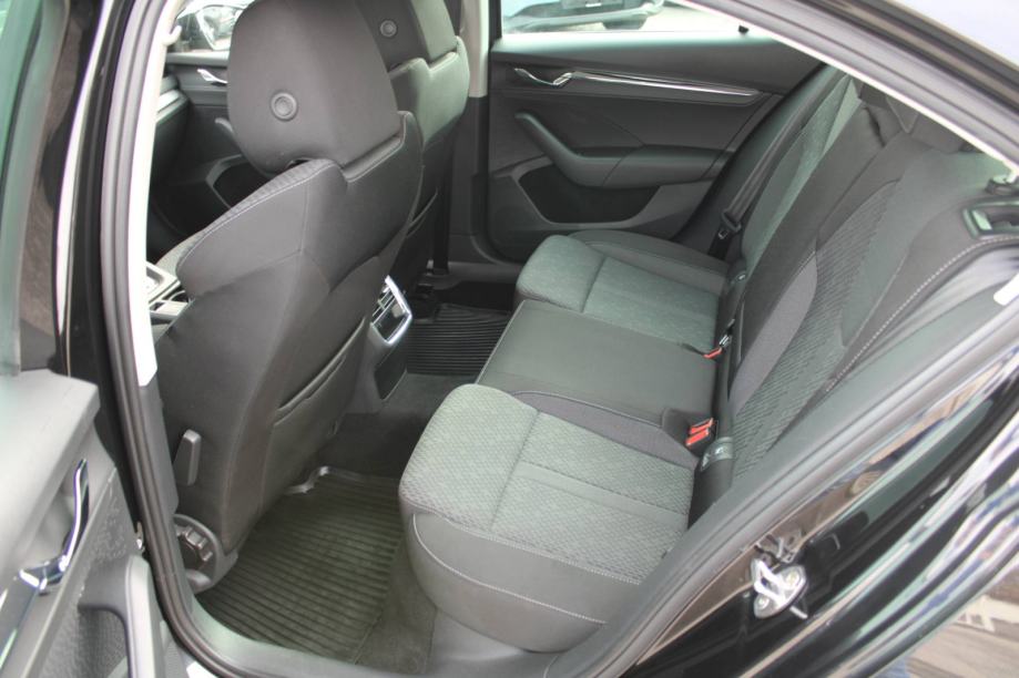 Škoda Octavia 2.0 TDi DSG Style 150ks *LED,NAVIGACIJA,KAMERA*, fotografija 13