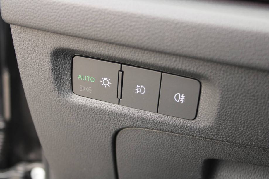 Škoda Octavia 2.0 TDi DSG Style 150ks *LED,NAVIGACIJA,KAMERA*, fotografija 17