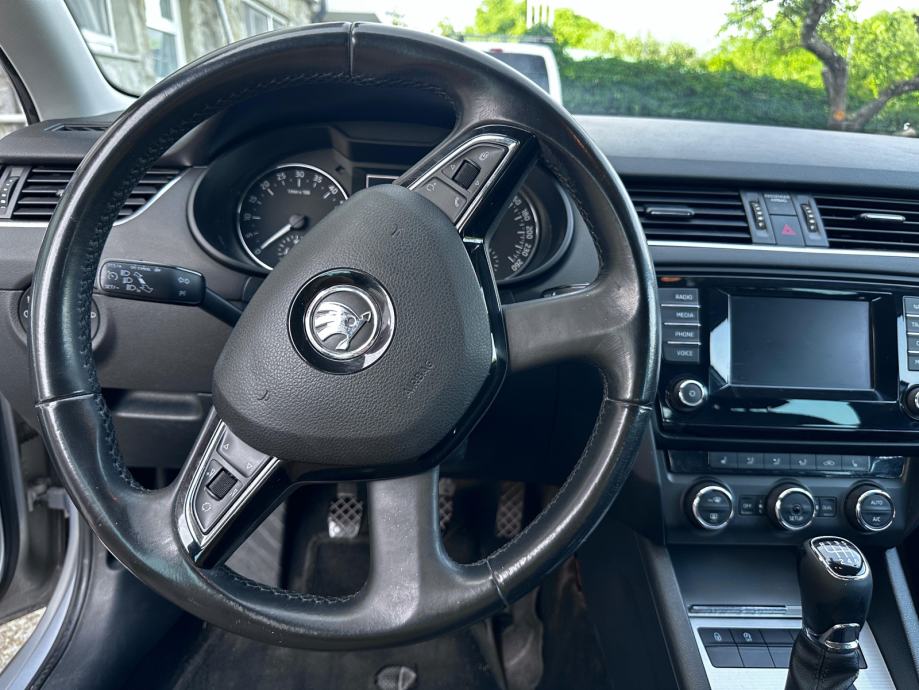 Škoda Octavia 2,0 TDI Elegance, fotografija 6