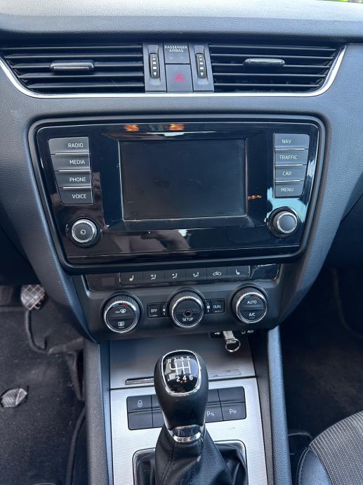 Škoda Octavia 2,0 TDI Elegance, fotografija 7