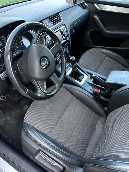 Škoda Octavia 2,0 TDI Elegance, fotografija 5