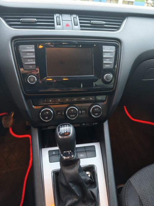 Škoda Octavia 2,0 TDI Greentech Elegance, fotografija 6