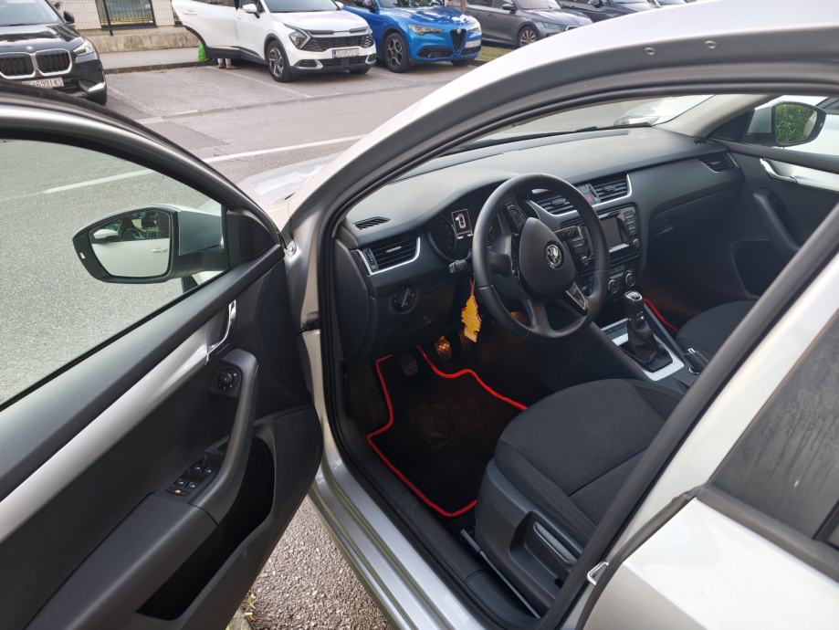 Škoda Octavia 2,0 TDI Greentech Elegance, fotografija 8