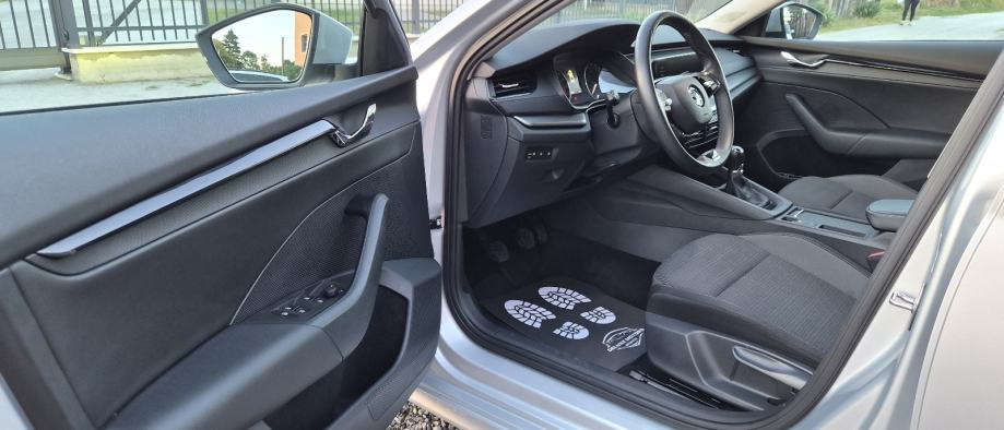 Škoda Octavia 2,0 TDI HR VOZILO KAO NOVO, fotografija 9
