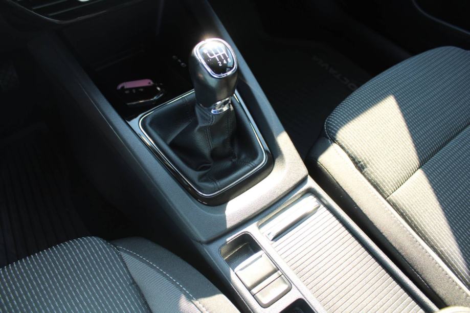 Škoda Octavia 2.0 TDi - nije uvoz, fotografija 17