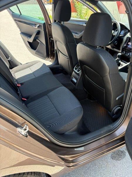 Škoda Octavia 2,0 TDI, fotografija 13