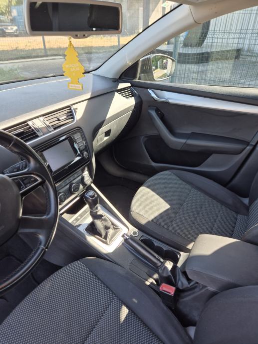 Škoda Octavia 2,0 TDI, fotografija 11