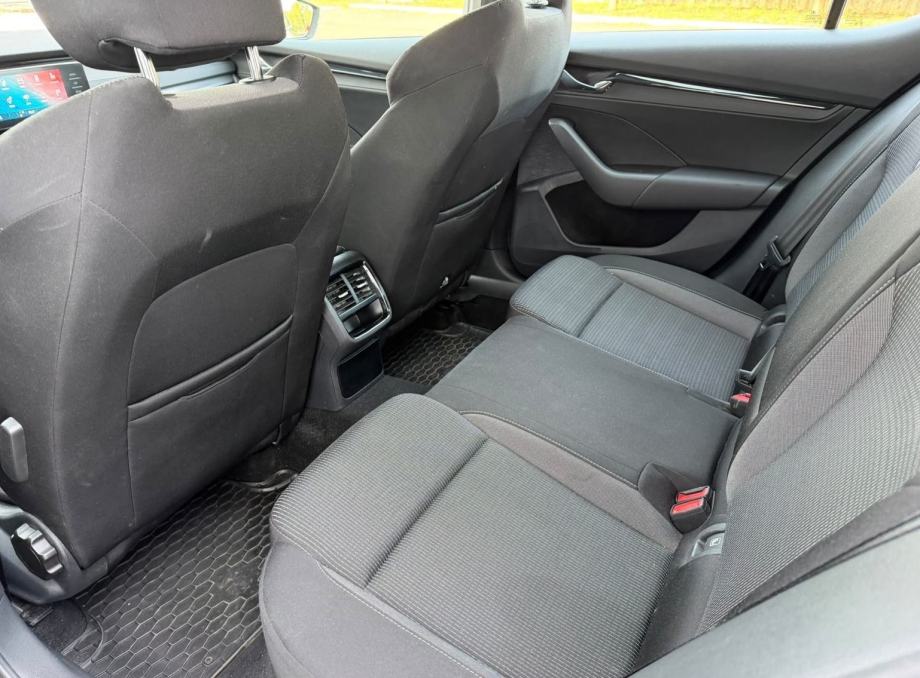 Škoda Octavia 2,0 TDI, fotografija 15