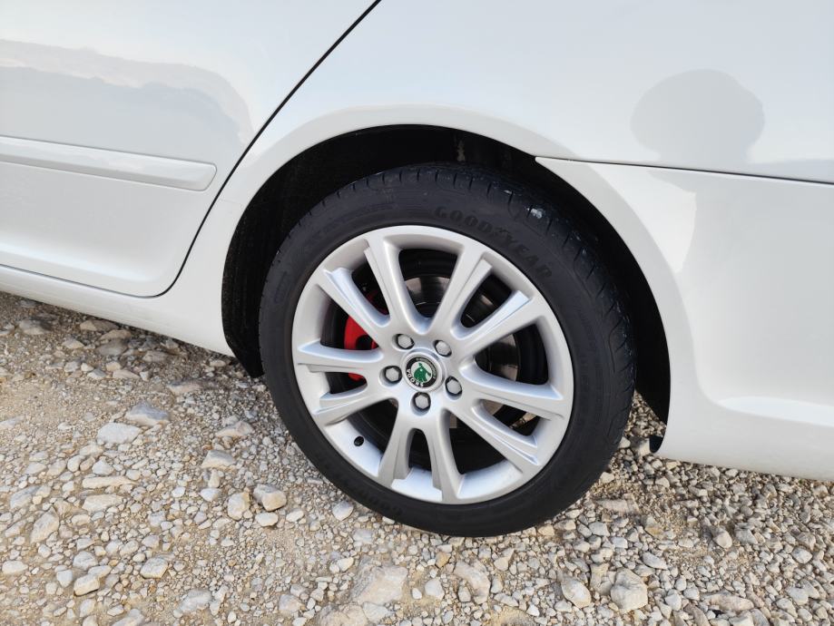 Škoda Octavia 2,0 TFSI, fotografija 4
