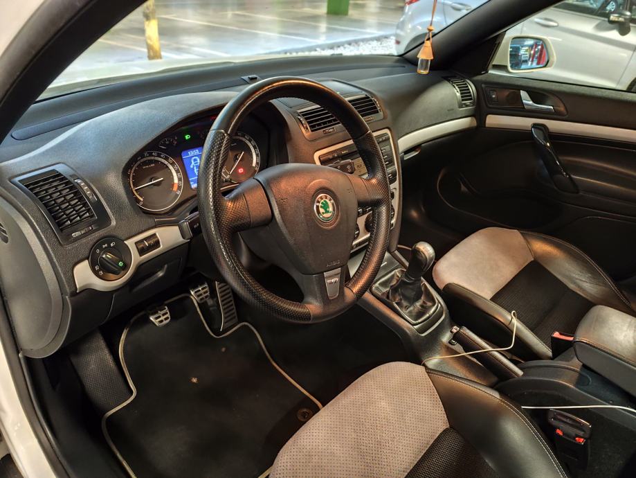 Škoda Octavia 2,0 TFSI, fotografija 10