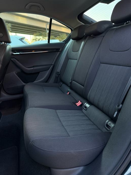 ŠKODA OCTAVIA 2.0TDI DSG HR AUTO, fotografija 8