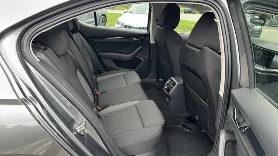 SKODA OCTAVIA 2023 • PREMIUM jamstvo • AutoZubak Rabljena, fotografija 10