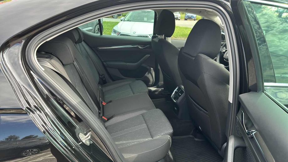 SKODA OCTAVIA 2023 • PREMIUM jamstvo • AutoZubak Rabljena, fotografija 10