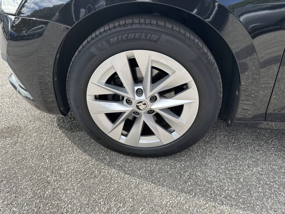 SKODA OCTAVIA 2023 • PREMIUM jamstvo • AutoZubak Rabljena, fotografija 14