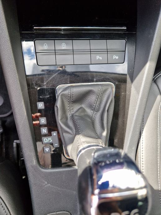 Škoda Octavia Combi 1,6 DSG, fotografija 10