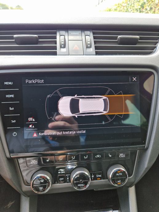 Škoda Octavia Combi 1,6 DSG, fotografija 9