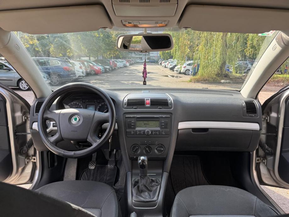 Škoda Octavia Combi 1,6 FSI, fotografija 9