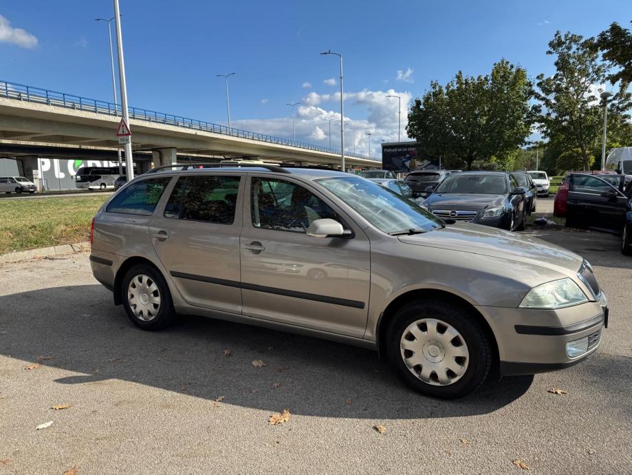 Škoda Octavia Combi 1,6 FSI, fotografija 2