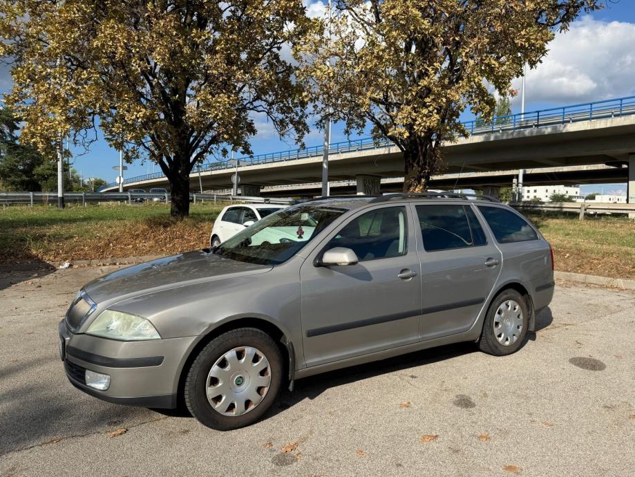 Škoda Octavia Combi 1,6 FSI, fotografija 3