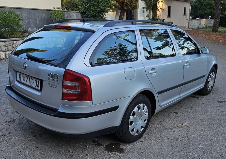 Škoda Octavia Combi 1,6, fotografija 5