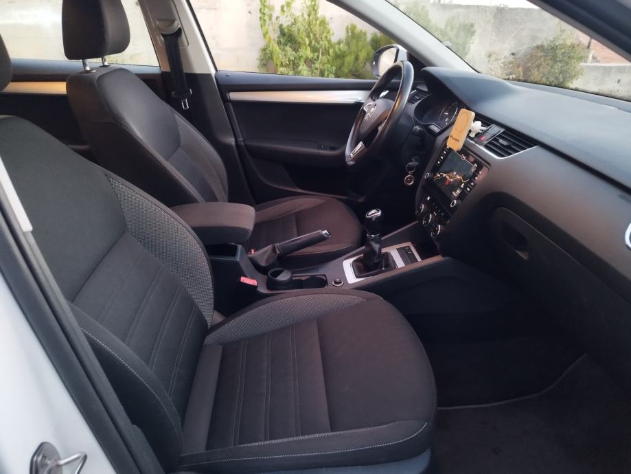 Škoda Octavia Combi 1,6 TDI 115ks reg6/27, fotografija 9