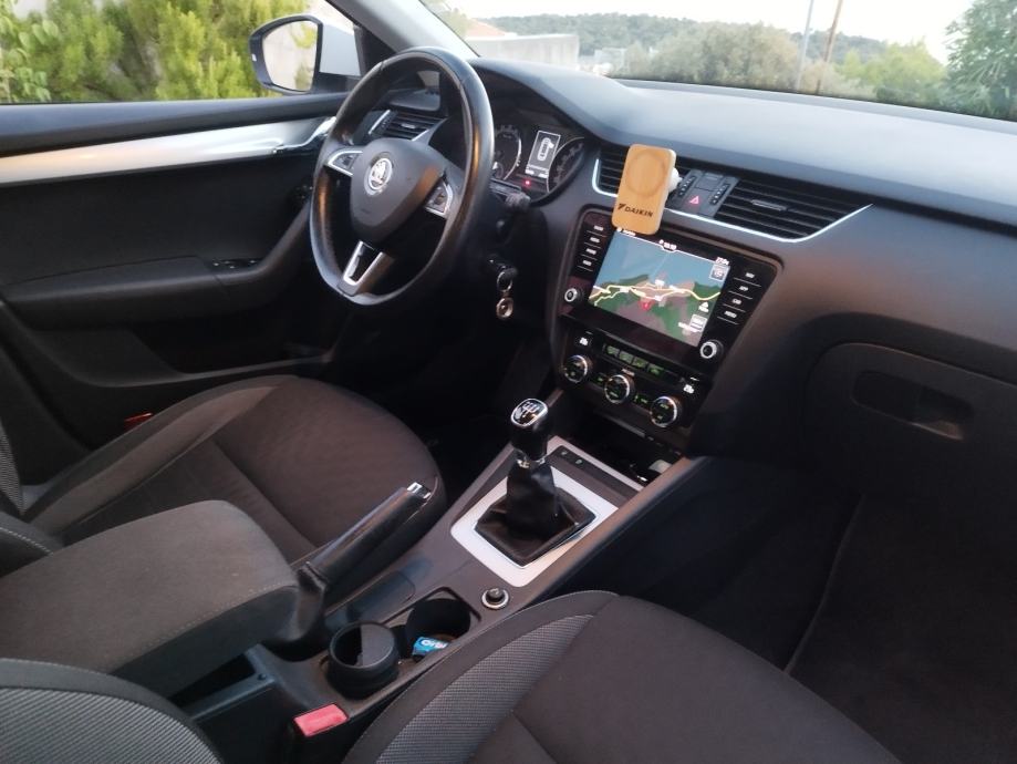 Škoda Octavia Combi 1,6 TDI 115ks reg6/27, fotografija 10