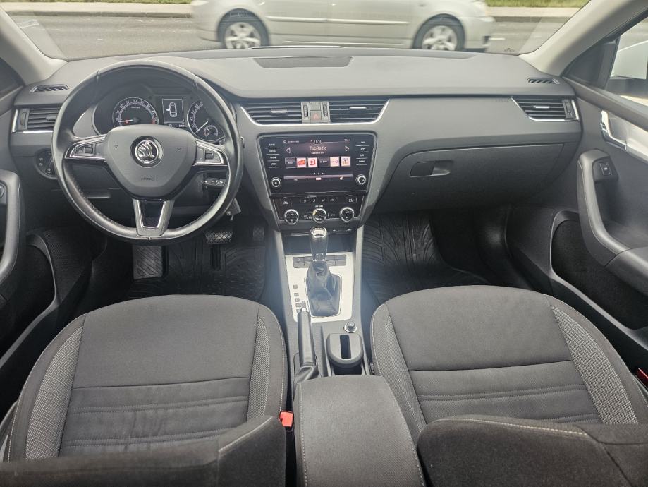 Škoda Octavia Combi 1,6 TDI automatik NAVIGACIJA /REDIZAJN TOP STAN, fotografija 11