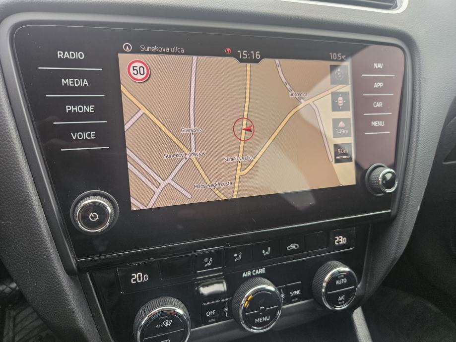 Škoda Octavia Combi 1,6 TDI automatik NAVIGACIJA /REDIZAJN TOP STAN, fotografija 16