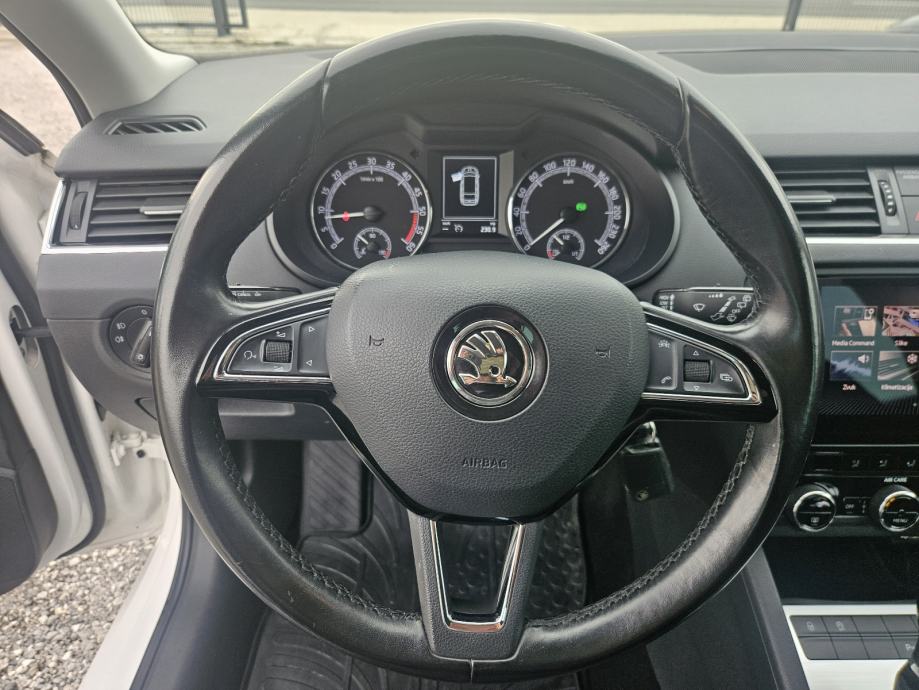 Škoda Octavia Combi 1,6 TDI automatik NAVIGACIJA /REDIZAJN TOP STAN, fotografija 19