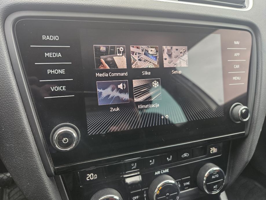 Škoda Octavia Combi 1,6 TDI automatik NAVIGACIJA /REDIZAJN TOP STAN, fotografija 18