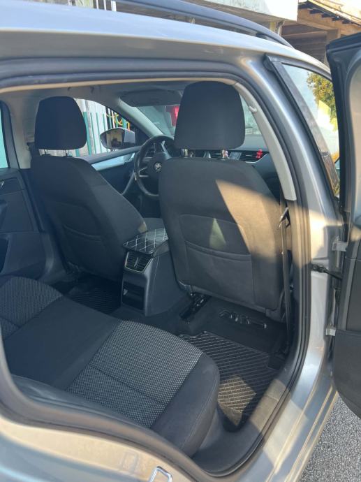 Škoda Octavia Combi 1,6 TDI automatik, fotografija 13