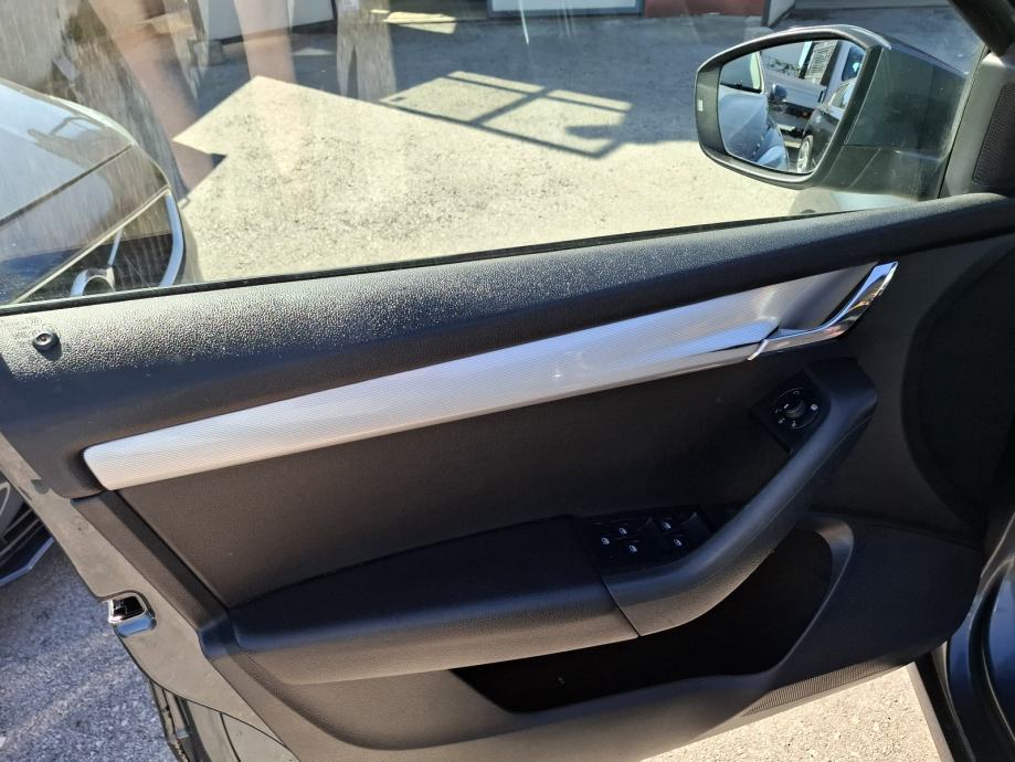 Škoda Octavia Combi 1,6 TDI dsg navi, panorama, fotografija 9