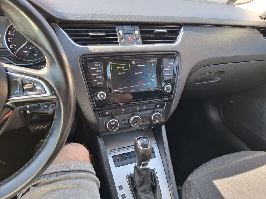 Škoda Octavia Combi 1,6 TDI dsg navi, panorama, fotografija 7