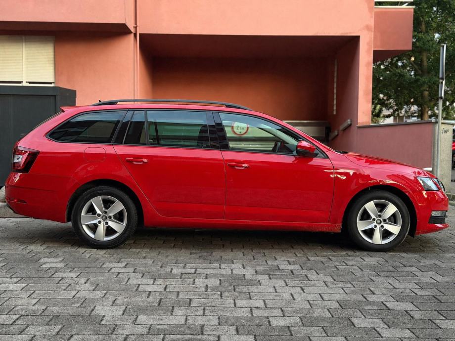 Škoda Octavia Combi 1,6 TDI DSG / REG 1god / NAVI / PDC / TOP STANJE, fotografija 5