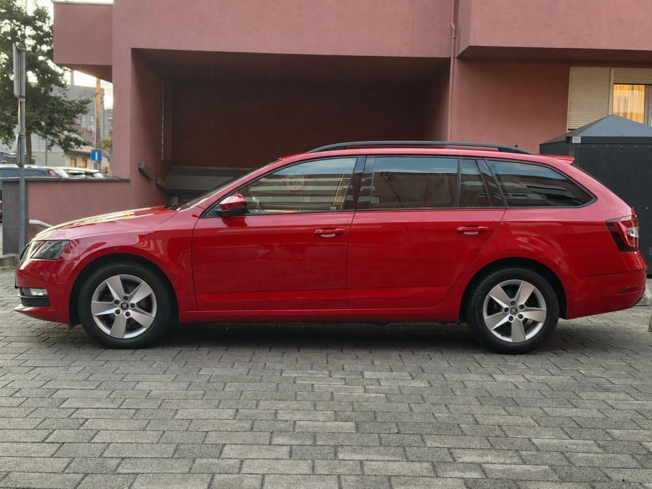 Škoda Octavia Combi 1,6 TDI DSG / REG 1god / NAVI / PDC / TOP STANJE, fotografija 6