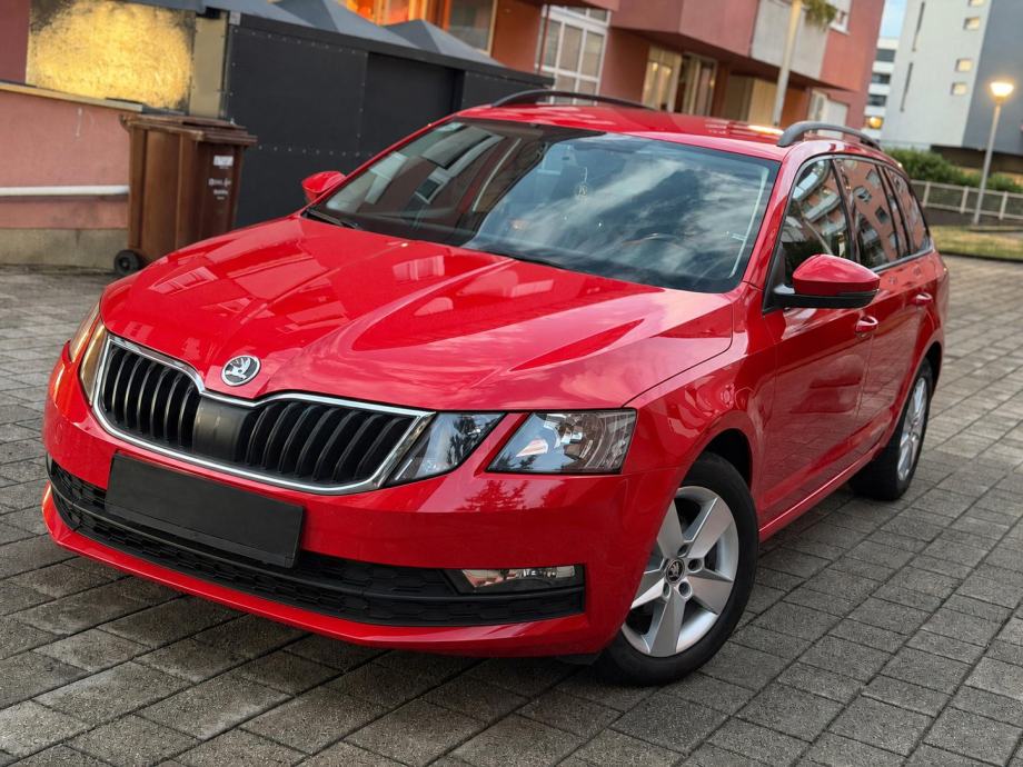 Škoda Octavia Combi 1,6 TDI DSG / REG 1god / NAVI / PDC / TOP STANJE, fotografija 2