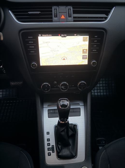 Škoda Octavia Combi 1,6 TDI DSG / REG 1god / NAVI / PDC / TOP STANJE, fotografija 12