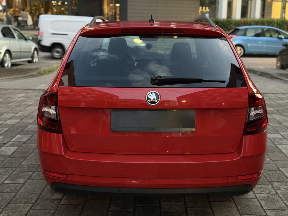 Škoda Octavia Combi 1,6 TDI DSG / REG 1god / NAVI / PDC / TOP STANJE, fotografija 4
