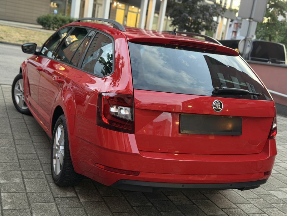 Škoda Octavia Combi 1,6 TDI DSG / REG 1god / NAVI / PDC / TOP STANJE, fotografija 8
