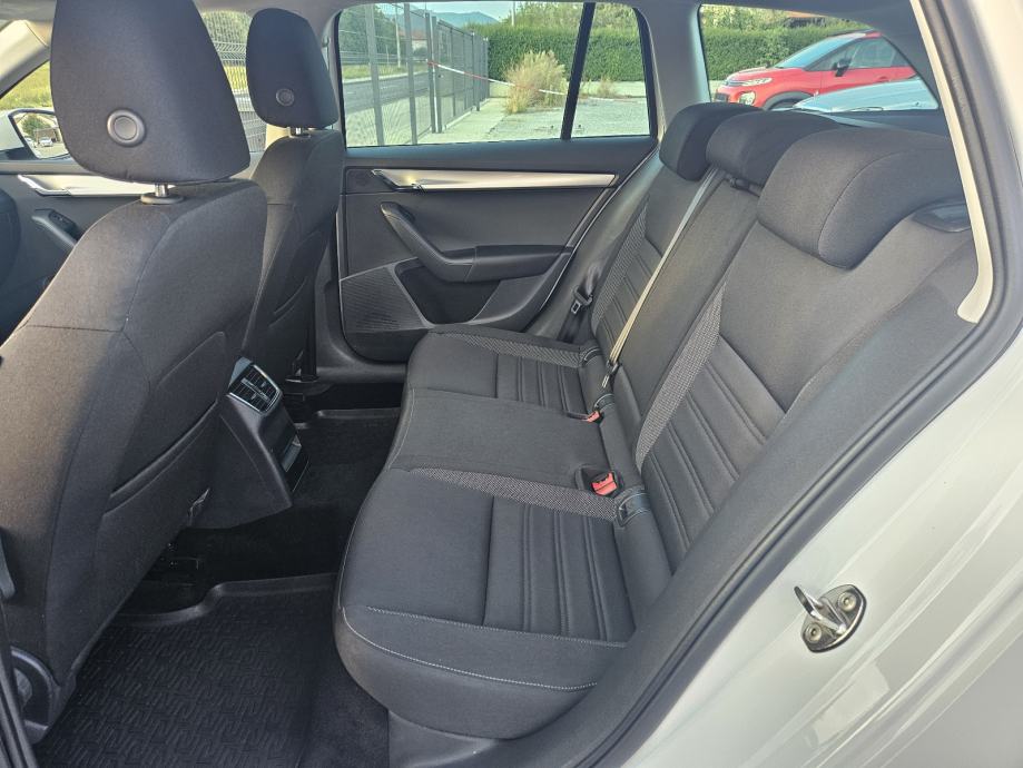 Škoda Octavia Combi 1,6 TDI /NAVIGACIJA / REDIZAJN / 24MJ.JAMSTVO TOP, fotografija 10