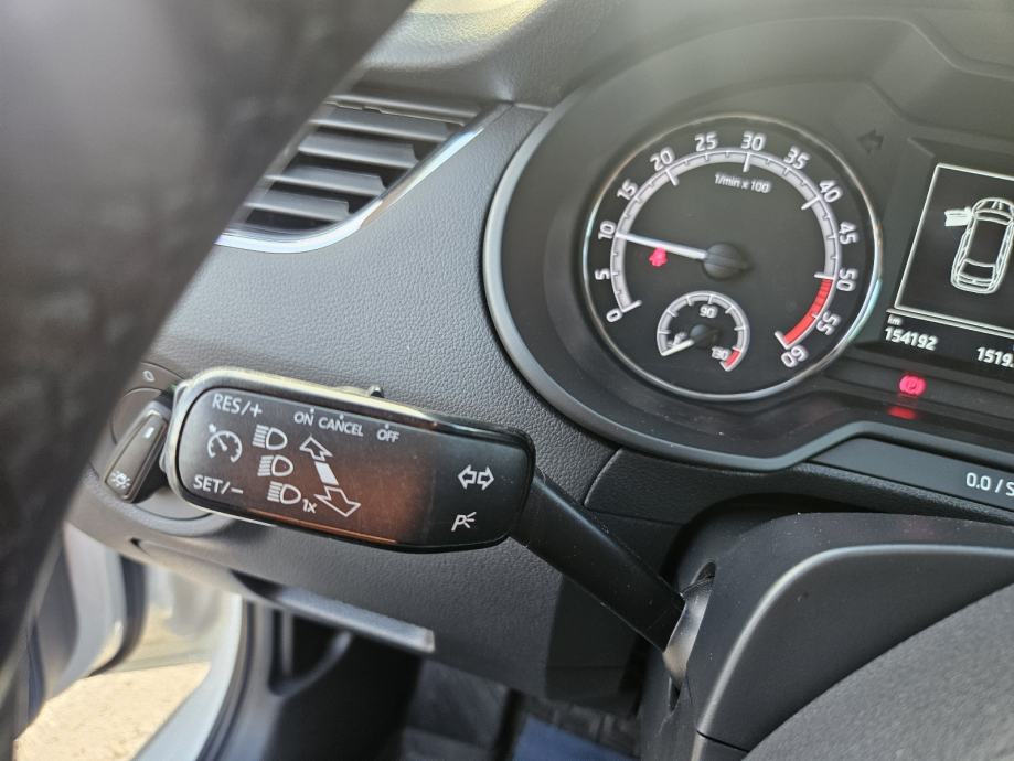 Škoda Octavia Combi 1,6 TDI /NAVIGACIJA / REDIZAJN / 24MJ.JAMSTVO TOP, fotografija 12