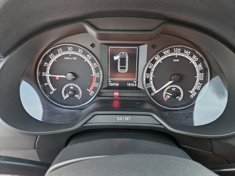 Škoda Octavia Combi 1,6 TDI /NAVIGACIJA / REDIZAJN / 24MJ.JAMSTVO TOP, fotografija 13
