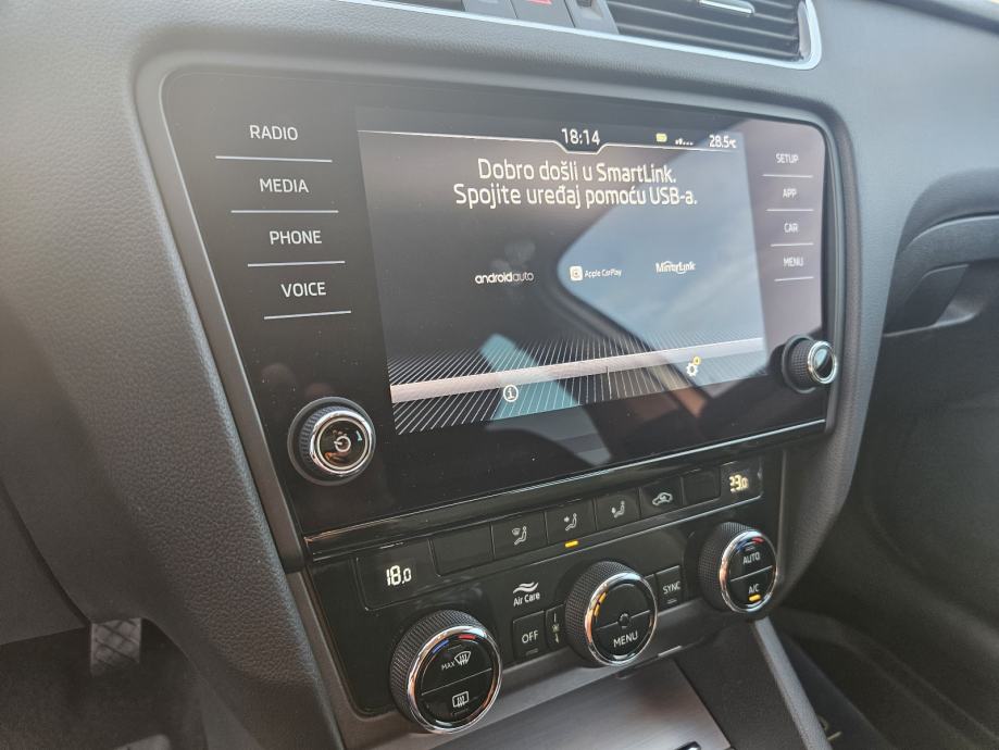 Škoda Octavia Combi 1,6 TDI /NAVIGACIJA / REDIZAJN / 24MJ.JAMSTVO TOP, fotografija 16
